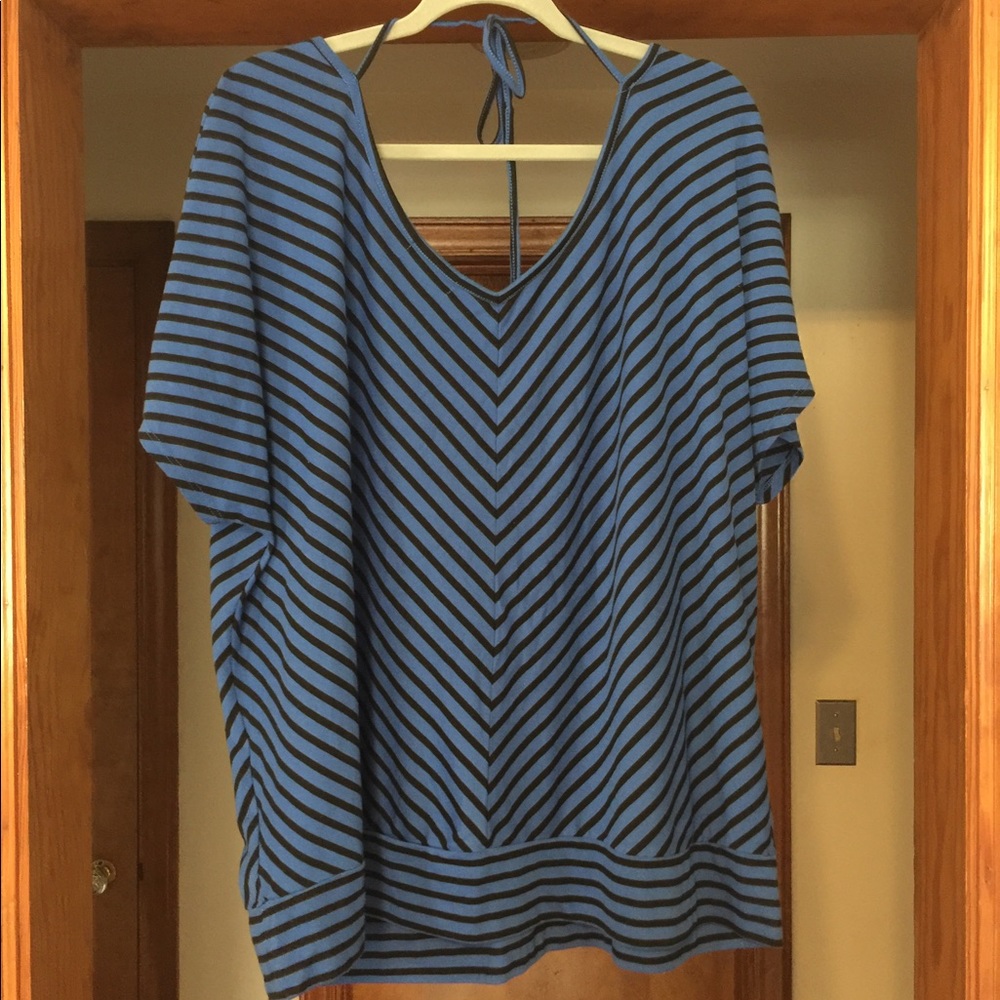 Beautiful lightly used & new blouses 👚